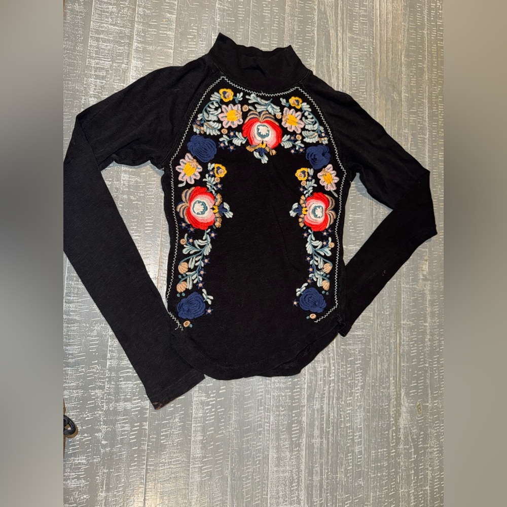 Free People Disco Rose Embroidered Long Sleeve Size Small Top Mock Turtleneck